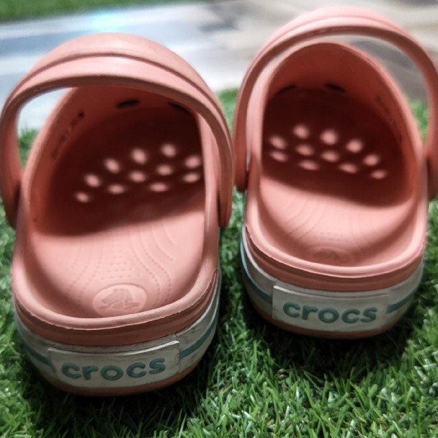 crocs(クロックス)のCrocs キッズ ２１cm ピンク キッズ/ベビー/マタニティのキッズ靴/シューズ(15cm~)(サンダル)の商品写真