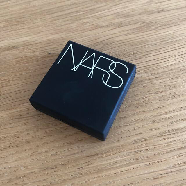 NARS(ナーズ)のNARS ライトリフレクティングセッティングパウダー　非売品　1.8g コスメ/美容のベースメイク/化粧品(フェイスパウダー)の商品写真
