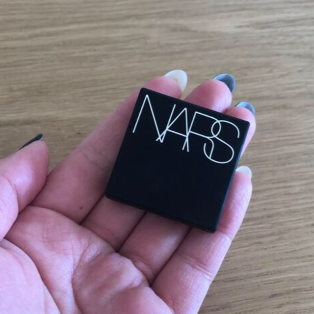 NARS(ナーズ)のNARS ライトリフレクティングセッティングパウダー　非売品　1.8g コスメ/美容のベースメイク/化粧品(フェイスパウダー)の商品写真