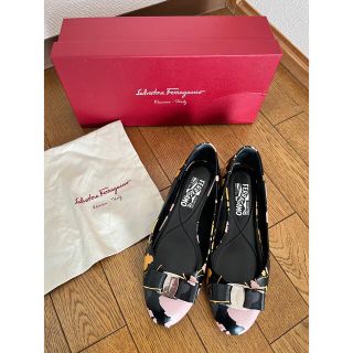 サルヴァトーレフェラガモ(Salvatore Ferragamo)のフェラガモ　フラットシューズ(バレエシューズ)