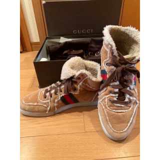 グッチ(Gucci)のGUCCI グッチ  スニーカー　ムートン　箱付き(スニーカー)