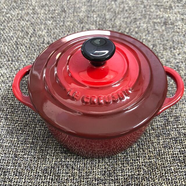 LE CREUSET(ルクルーゼ)の【匿名配送】ル・クルーゼ　ミニココット　レッド インテリア/住まい/日用品のキッチン/食器(食器)の商品写真