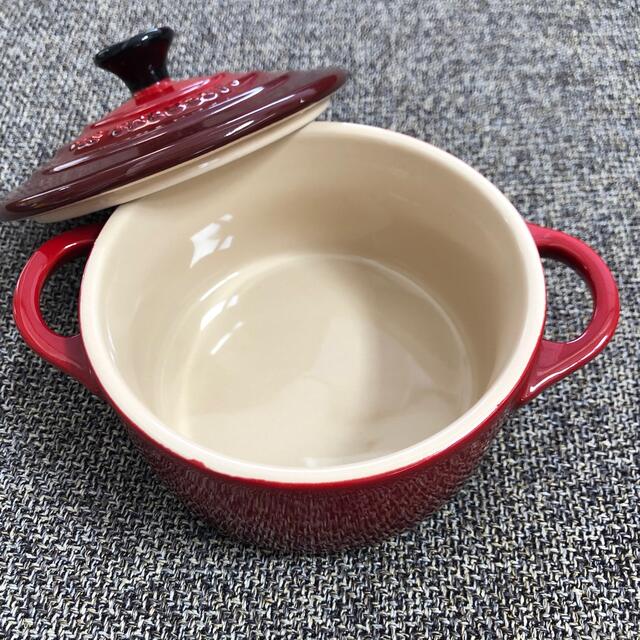 LE CREUSET(ルクルーゼ)の【匿名配送】ル・クルーゼ　ミニココット　レッド インテリア/住まい/日用品のキッチン/食器(食器)の商品写真