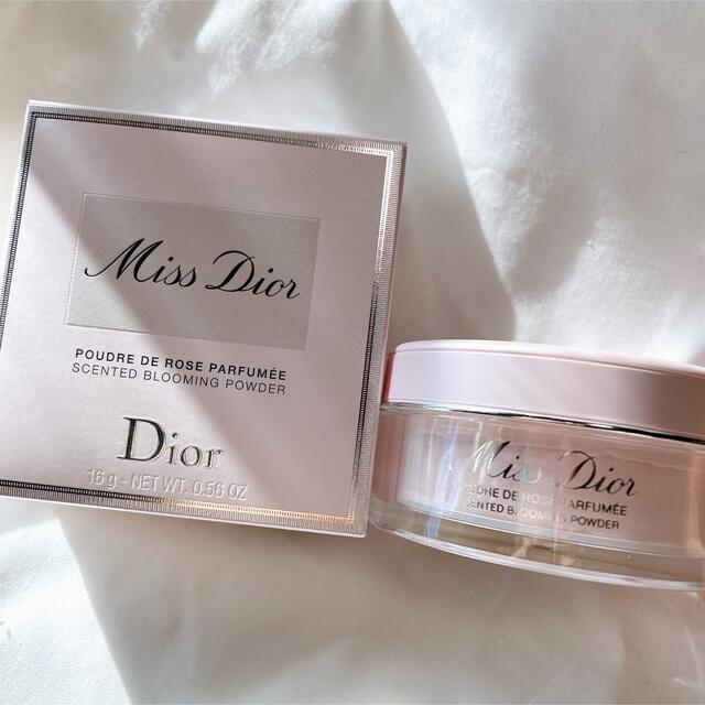 Dior(ディオール)のミス ディオール ブルーミング ボディ パウダー 16g コスメ/美容のボディケア(ボディパウダー)の商品写真