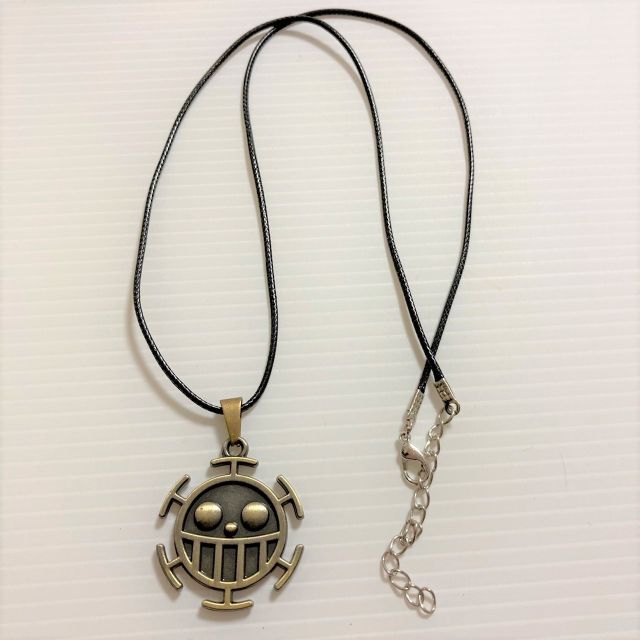 One Piece ロー 海賊旗マーク ネックレス ゴールド 黒 の通販 By Nagihara S Shop ラクマ