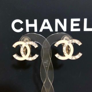 シャネル(CHANEL)のシャネル　イヤリング　ココマーク　パール　真珠　ストーン　ゴールド　金　白2　☆(イヤリング)