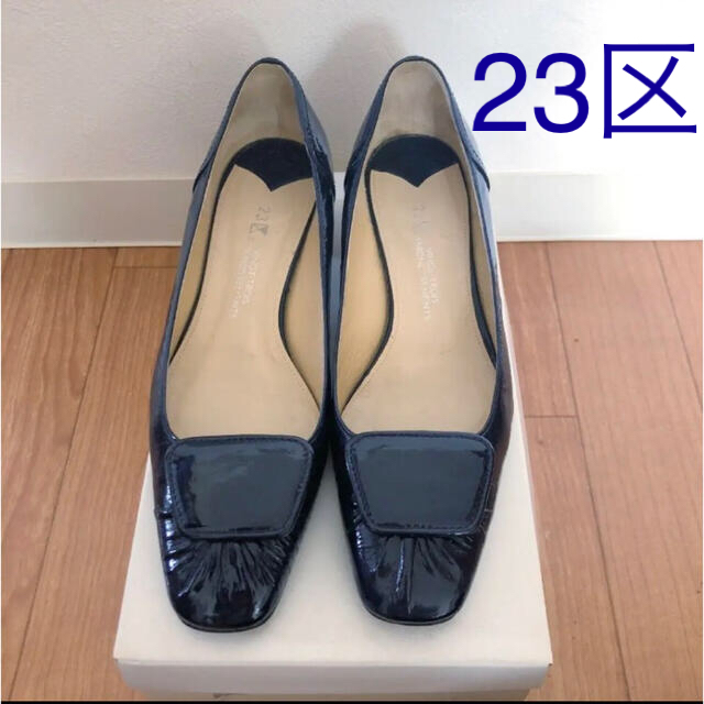 23区(ニジュウサンク)の♪23区　エナメルパンプス　ネイビー♪22.5 レディースの靴/シューズ(ハイヒール/パンプス)の商品写真