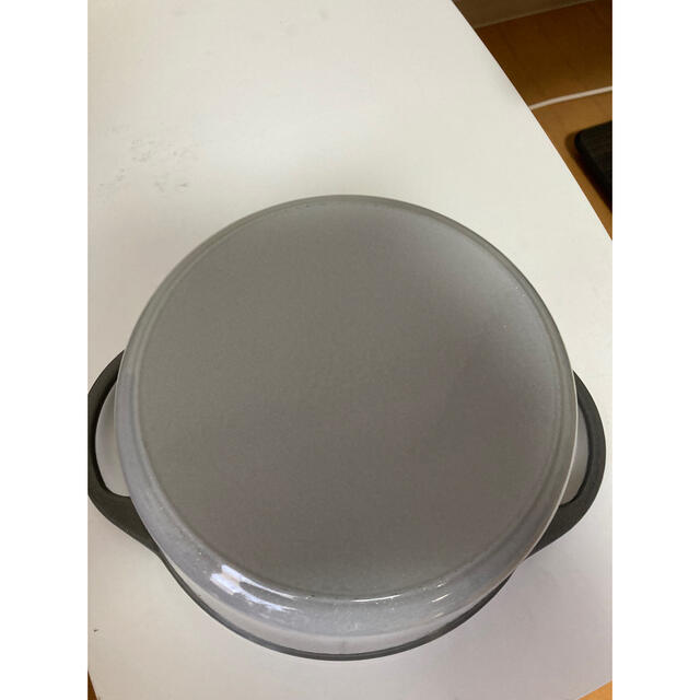 Vermicular(バーミキュラ)のバーミキュラ　鍋　22cm グレー インテリア/住まい/日用品のキッチン/食器(鍋/フライパン)の商品写真