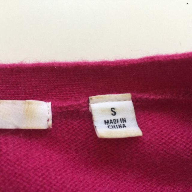 UNIQLO - 【人気】ユニクロ Vネック カシミヤセーター UNIQLO - 【人気】ユニクロ Vネック カシミヤセーター