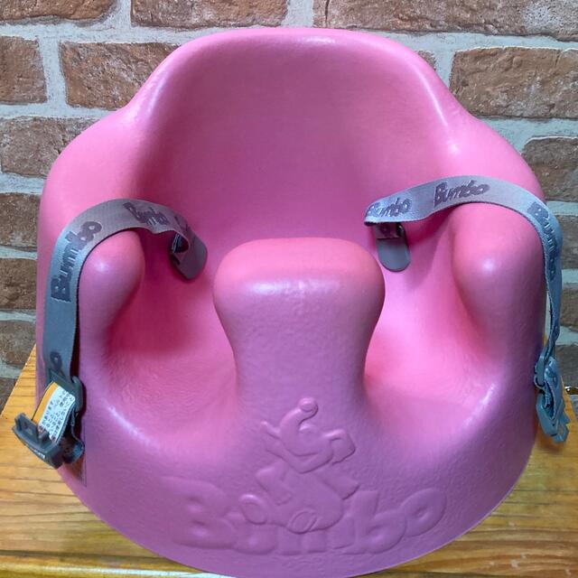 Bumbo(バンボ)のバンボ　ピンク　ベビーチェア キッズ/ベビー/マタニティの寝具/家具(その他)の商品写真