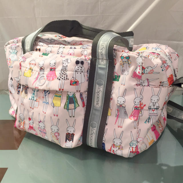 LeSportsac(レスポートサック)のLeSportsac ウサギ柄ボストンバッグ レディースのバッグ(ボストンバッグ)の商品写真