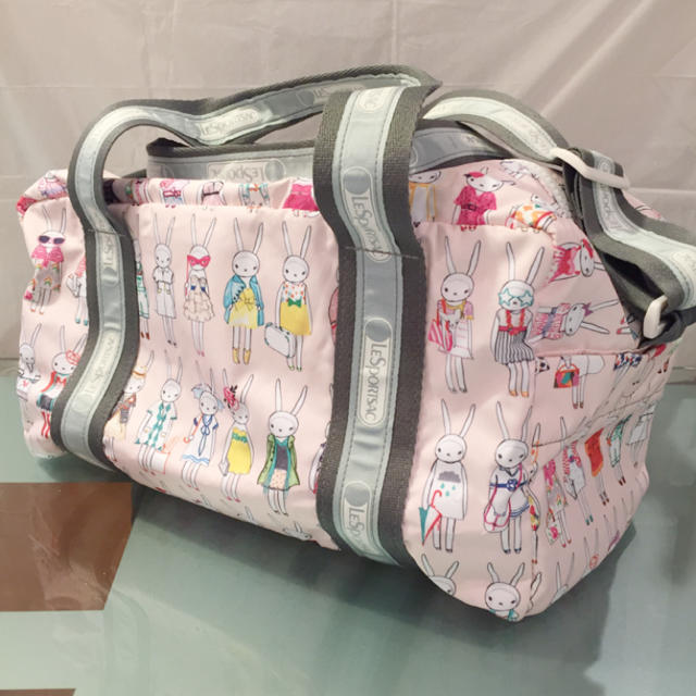 LeSportsac(レスポートサック)のLeSportsac ウサギ柄ボストンバッグ レディースのバッグ(ボストンバッグ)の商品写真