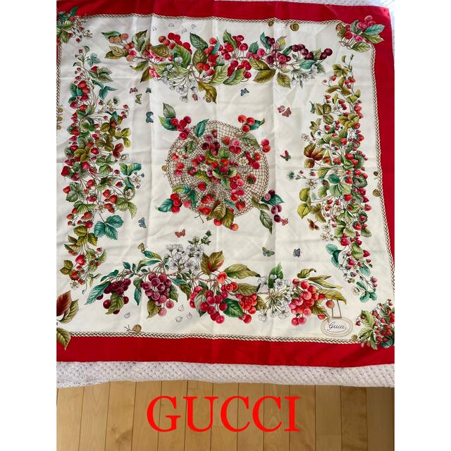 全国通販OK GUCCI スカーフ シルク イタリア製 クリスマス柄 スケート