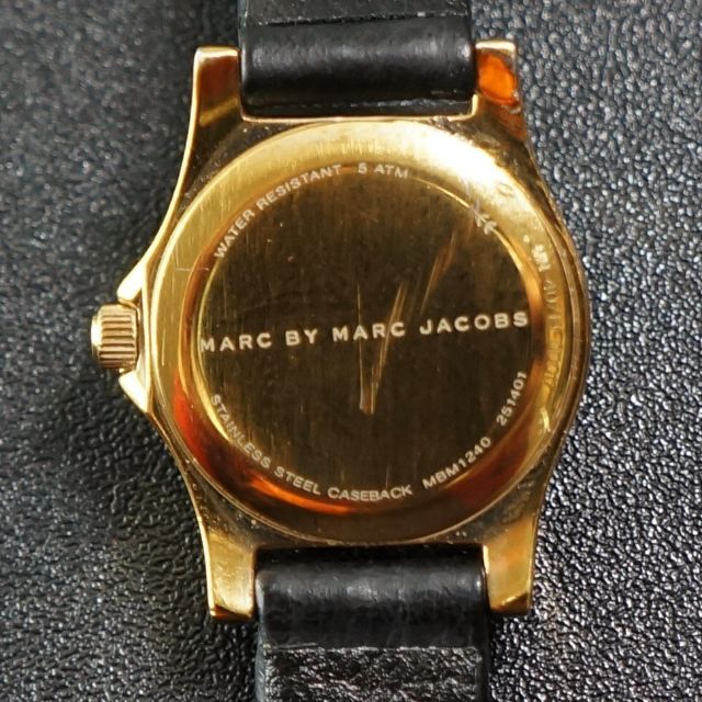 MARC BY MARC JACOBS(マークバイマークジェイコブス)の【稼働品】マークバイマークジェイコブス　　ブラック　電池、ベルト交換済 レディースのファッション小物(腕時計)の商品写真