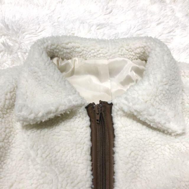natuRAL vintage(ナチュラルヴィンテージ)の【美品】ボアジャンパー もこもこ ベルト飾り ホワイト 白 Mサイズ レディースのジャケット/アウター(ブルゾン)の商品写真