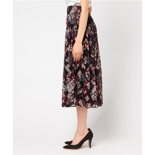リリーブラウン　フレア　スカート　花柄 レディースのスカート(ひざ丈スカート)の商品写真