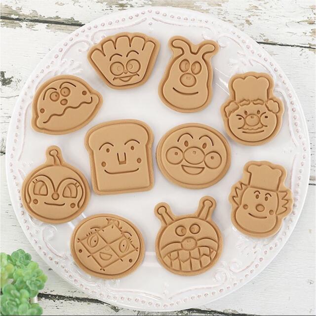 大人気 キャラクター 10個 クッキー型抜き お菓子作り バレンタインの通販 By Yuka S Shop ラクマ