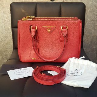 プラダ(PRADA)のプラダ 2WAY ハンドバッグ ガレリア サフィアーノ スモールバッグ レッド(ハンドバッグ)