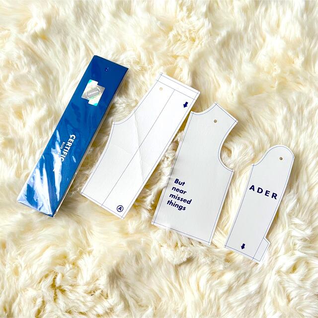 MAISON KITSUNE'(メゾンキツネ)のAdererror アーダーエラー タグ エンタメ/ホビーのコレクション(ノベルティグッズ)の商品写真