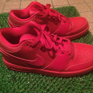 Nike スニーカー 赤