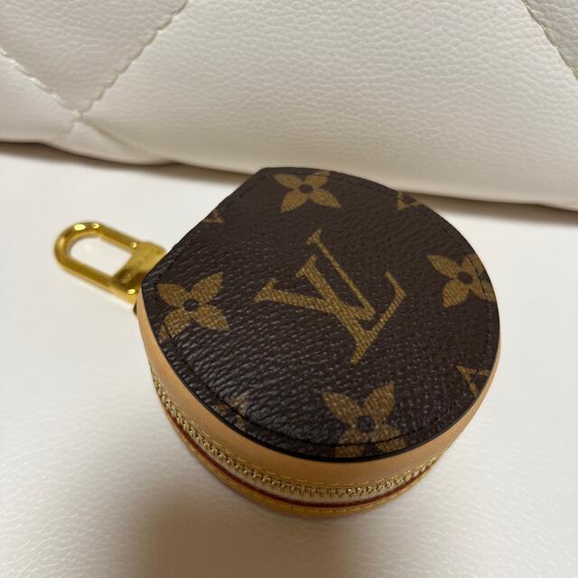 LOUIS VUITTON(ルイヴィトン)のルイヴィトン  エテュイ・イヤホン スマホ/家電/カメラのオーディオ機器(ヘッドフォン/イヤフォン)の商品写真