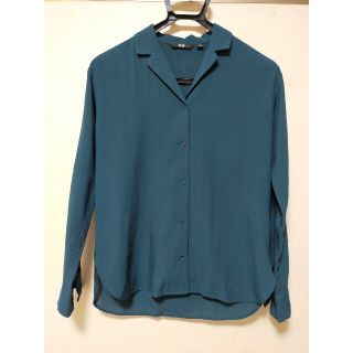 ユニクロ(UNIQLO)のユニクロ　シャツ　緑(シャツ/ブラウス(長袖/七分))