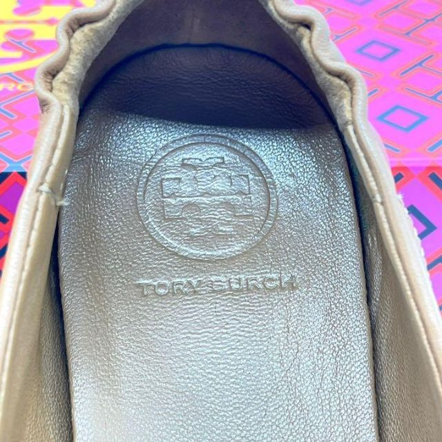 Tory Burch(トリーバーチ)のトリーバーチ ゴールド金具 レザー フラットシューズ キャラメルブラウン 約24 レディースの靴/シューズ(バレエシューズ)の商品写真