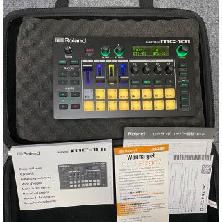 ローランド(Roland)の【美品】ROLAND GROOVEBOX  MC-101  ケース付き(キーボード/シンセサイザー)