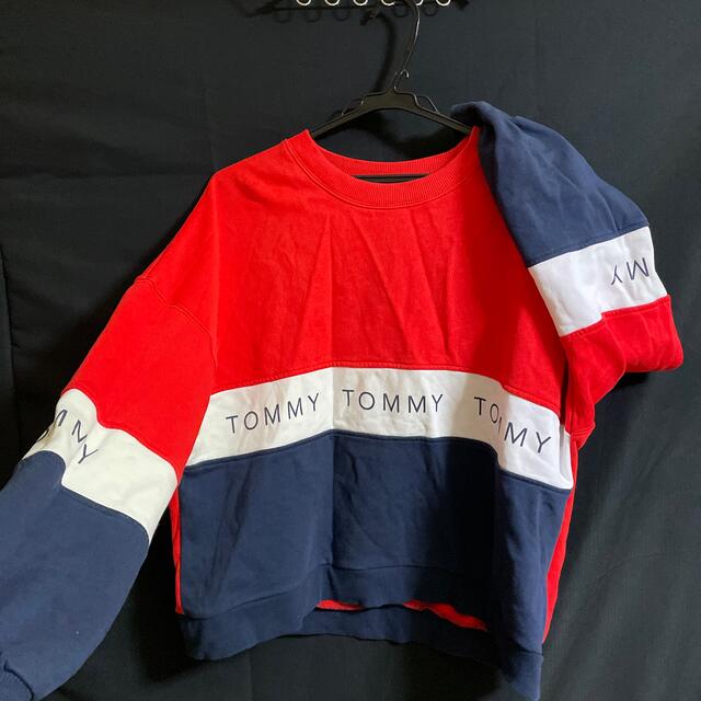 TOMMY(トミー)のTOMMY JEANS レディースのトップス(トレーナー/スウェット)の商品写真