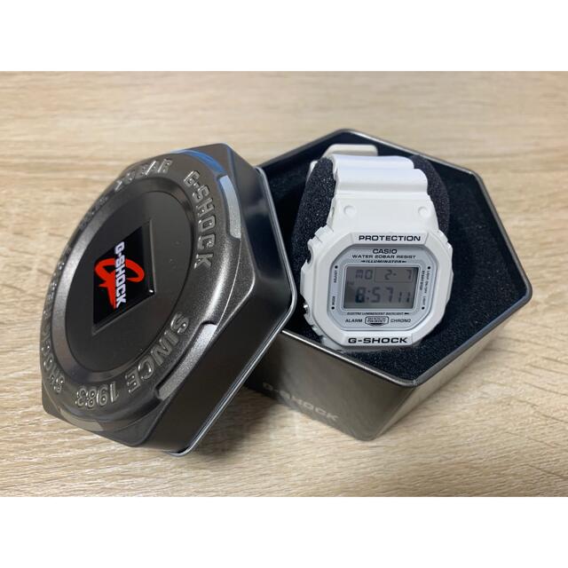 G-SHOCK(ジーショック)のG-SHOCK 白　腕時計 メンズの時計(腕時計(デジタル))の商品写真
