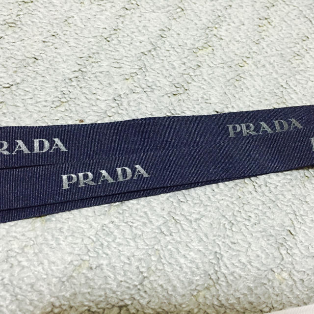 PRADA(プラダ)の【週末限定値下げ！】プラダ 箱 リボン レディースのバッグ(ショップ袋)の商品写真