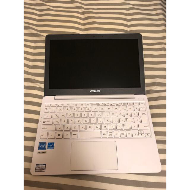 新品 ASUS VivoBook ノートパソコン E203NA-FD025T