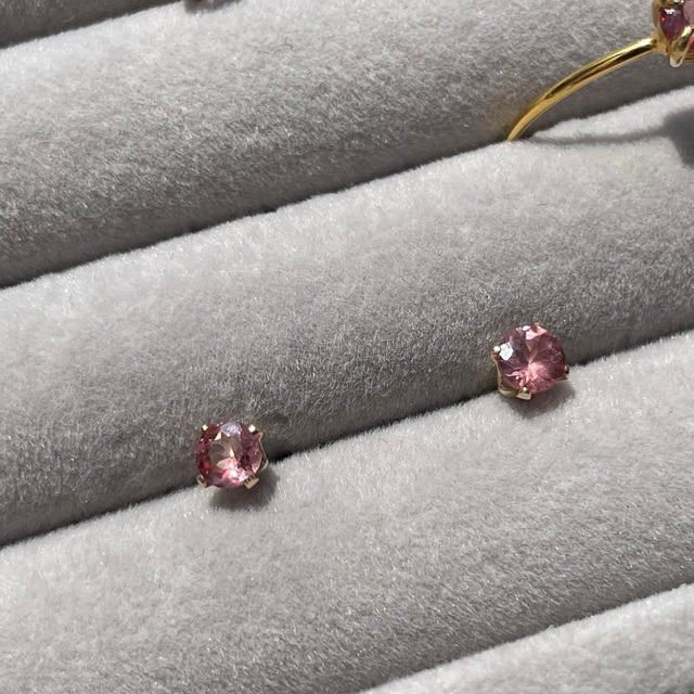 【オーダー】Reddish pink … colorchange garnet ハンドメイドのアクセサリー(ピアス)の商品写真