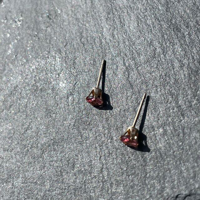 【オーダー】Reddish pink … colorchange garnet ハンドメイドのアクセサリー(ピアス)の商品写真