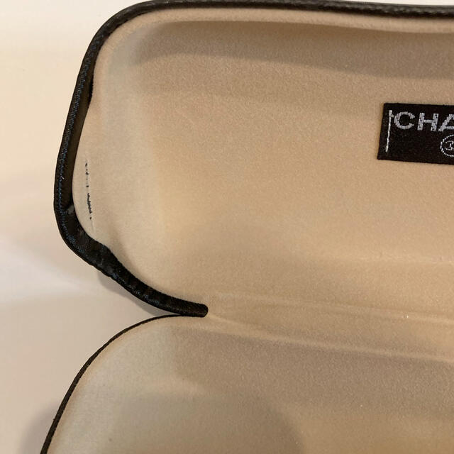 CHANEL(シャネル)の【中古品】CHANEL　眼鏡ケース　巾着袋＋箱付き　シャネル レディースのファッション小物(サングラス/メガネ)の商品写真