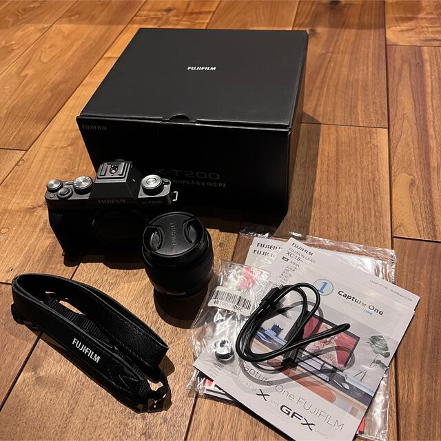 富士フイルム(フジフイルム)の【m様専用】FUJIFILM X-T200 レンズキット スマホ/家電/カメラのカメラ(ミラーレス一眼)の商品写真