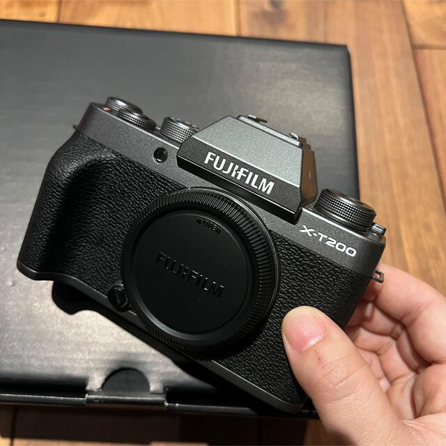 富士フイルム(フジフイルム)の【m様専用】FUJIFILM X-T200 レンズキット スマホ/家電/カメラのカメラ(ミラーレス一眼)の商品写真