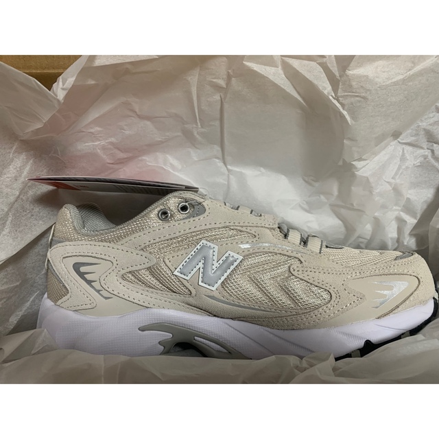 New Balance(ニューバランス)の【新品】 ML725G ニューバランス 24.0cm ベージュ レディースの靴/シューズ(スニーカー)の商品写真