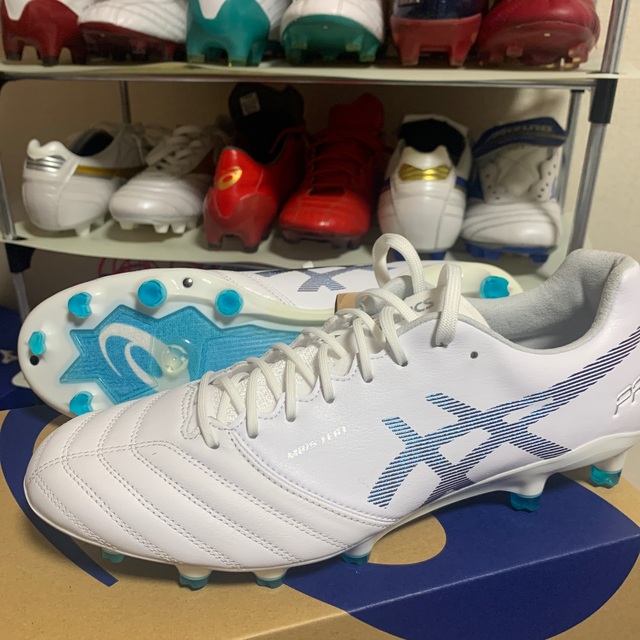 asics(アシックス)のx-fly pro 28 センチ　サッカースパイク　アシックス　新品未使用 スポーツ/アウトドアのサッカー/フットサル(シューズ)の商品写真