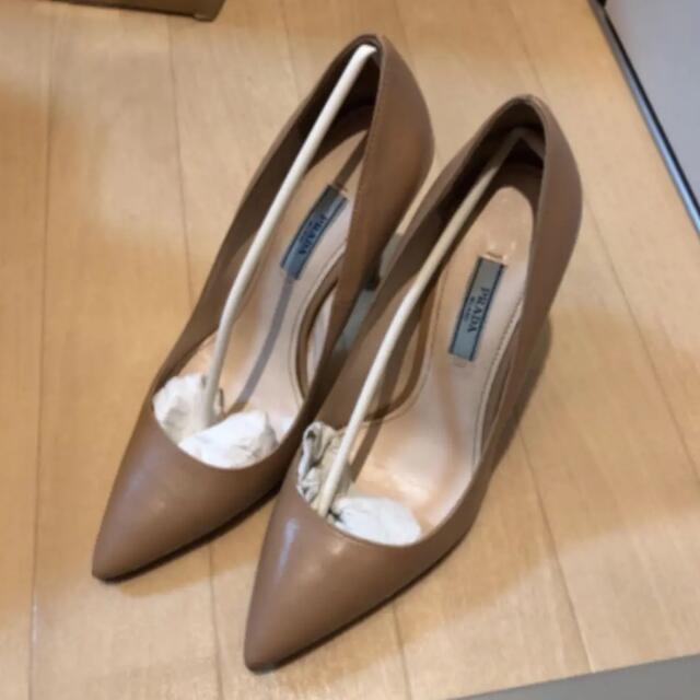 新品同様 PRADA プラダ パンプス ベージュ 牛革-