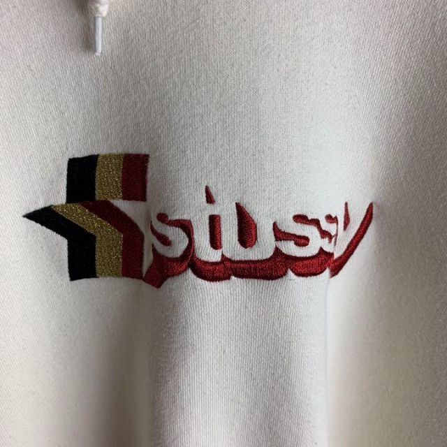 人気デザイン】stussy ステューシー　センターロゴ刺繍入りパーカー裏起毛