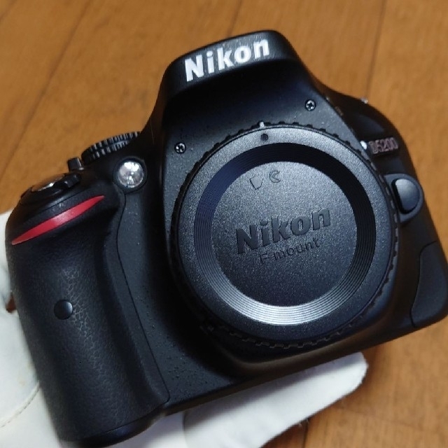 Nikon(ニコン)の一眼レフ　カメラ　D5200 スマホ/家電/カメラのカメラ(デジタル一眼)の商品写真