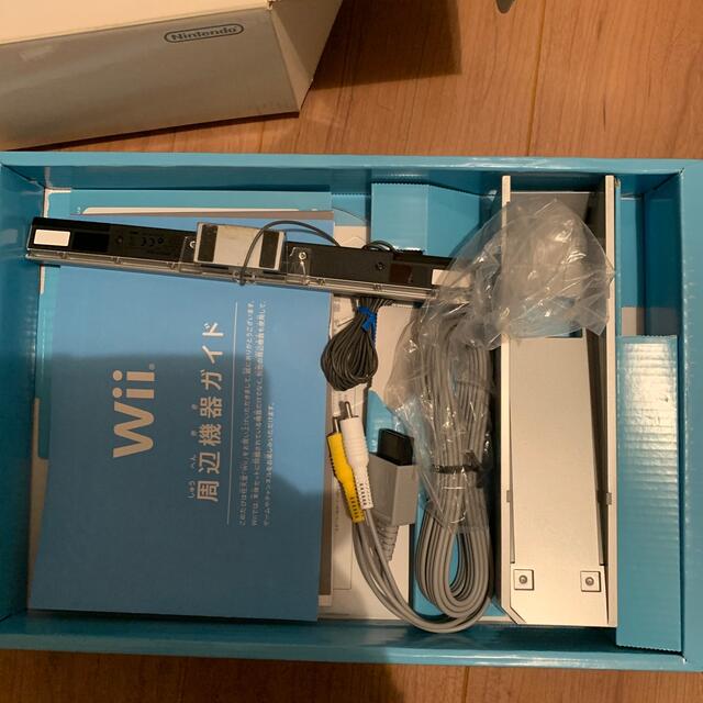 任天堂(ニンテンドウ)のNintendo Wii (本体のみ) エンタメ/ホビーのゲームソフト/ゲーム機本体(家庭用ゲーム機本体)の商品写真