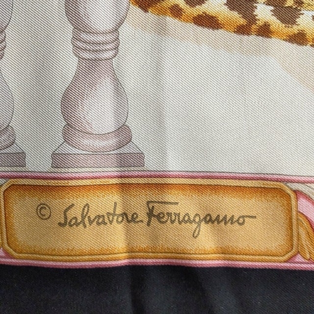 Salvatore Ferragamo(サルヴァトーレフェラガモ)のフェラガモ ヴィンテージ スカーフ 大判 レディースのファッション小物(バンダナ/スカーフ)の商品写真