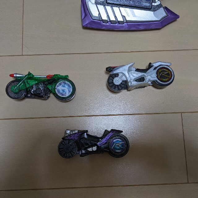 BANDAI(バンダイ)の仮面ライダードライブ　マッハドライバー　マッハチェイサーセット エンタメ/ホビーのおもちゃ/ぬいぐるみ(キャラクターグッズ)の商品写真