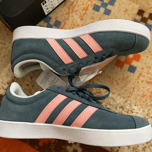 adidas  レディース　　スニーカー　　23.5cm