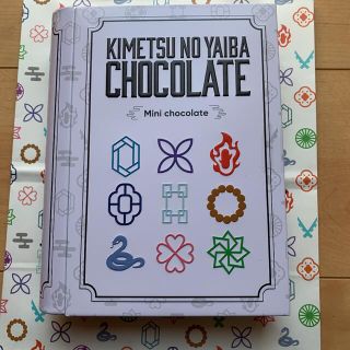 鬼滅の刃のミニチョコレート缶　ホワイト 柱＆かまぼこ隊＆マークポスカ、紙袋1枚付(菓子/デザート)