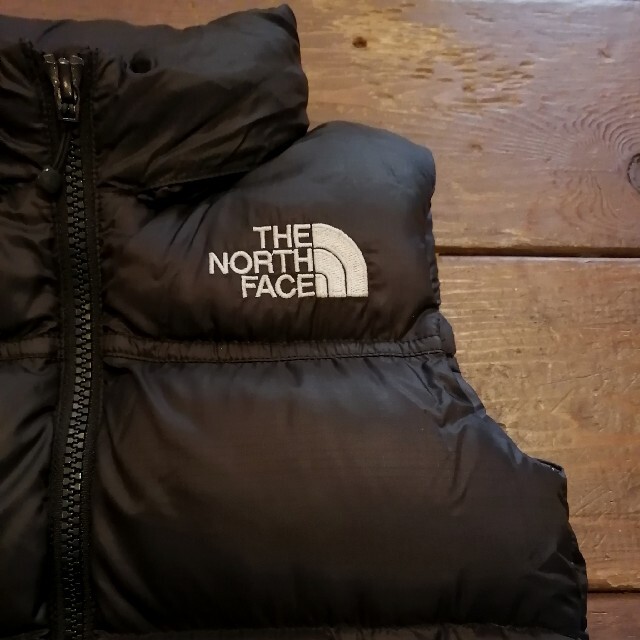 THE NORTH FACE(ザノースフェイス)のノースフェイス キッズ ヌプシ ダウンベスト ブラック 黒 100 キッズ/ベビー/マタニティのキッズ服男の子用(90cm~)(ジャケット/上着)の商品写真