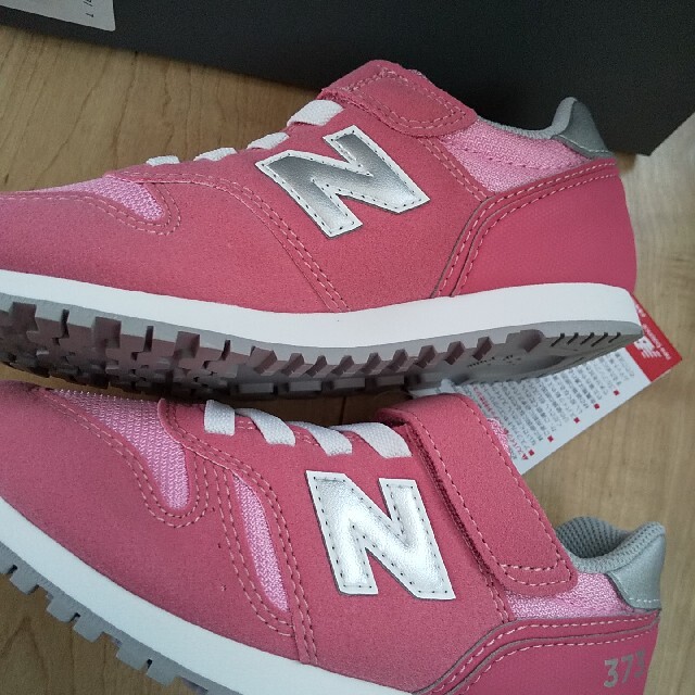 New Balance(ニューバランス)の新品★ニューバランス    ジュニアスニーカー キッズ/ベビー/マタニティのキッズ靴/シューズ(15cm~)(スニーカー)の商品写真