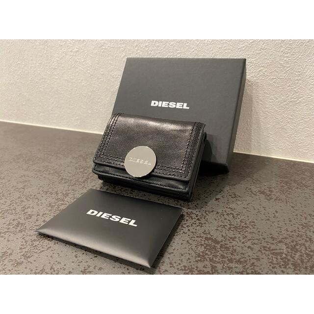 DIESEL(ディーゼル)の☆期間限定☆【新品、未使用、箱付き】ディーゼル コンパクト 折り財布 ブラック レディースのファッション小物(財布)の商品写真